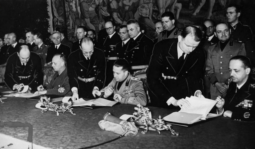 ‘The signing of the Tripartite Pact by István Csáky (far right), the Minister of Foreign Affairs of Hungary in Vienna. From right: Istvan Csáky, Galeazzo Ciano, Joachim von Ribbentrop and Saburō Kurusu.’ Source: https://commons.wikimedia.org/wiki/File:Csáky_Tripartite_pact_1940.png